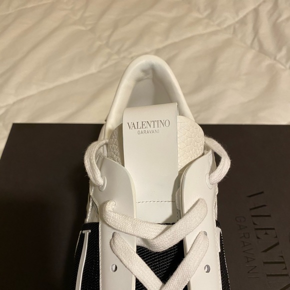 Garavani Valentino calfskin VL7N - Picture 2 of 8